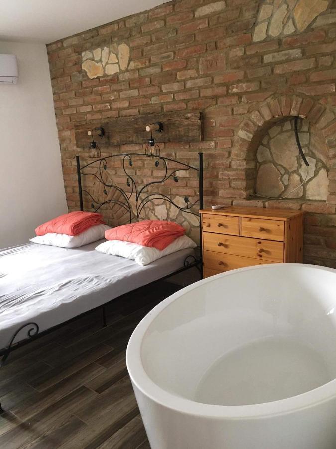 Cuki Apartmanok Dombóvár Eksteriør bilde